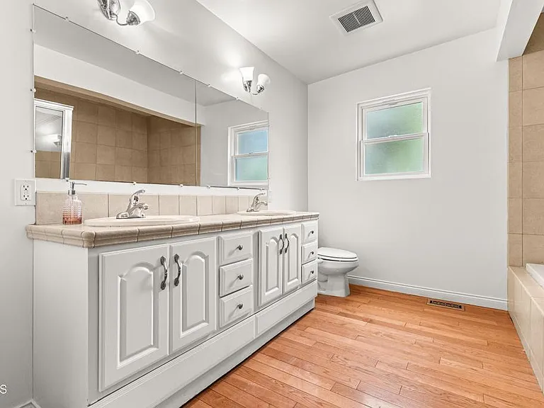 3323 Reta St — Photo 16
