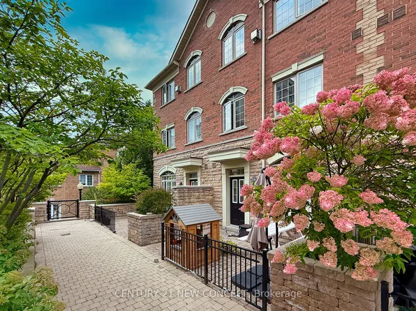 8 Brighton Pl #52, Vaughan, ON L4J 0E3