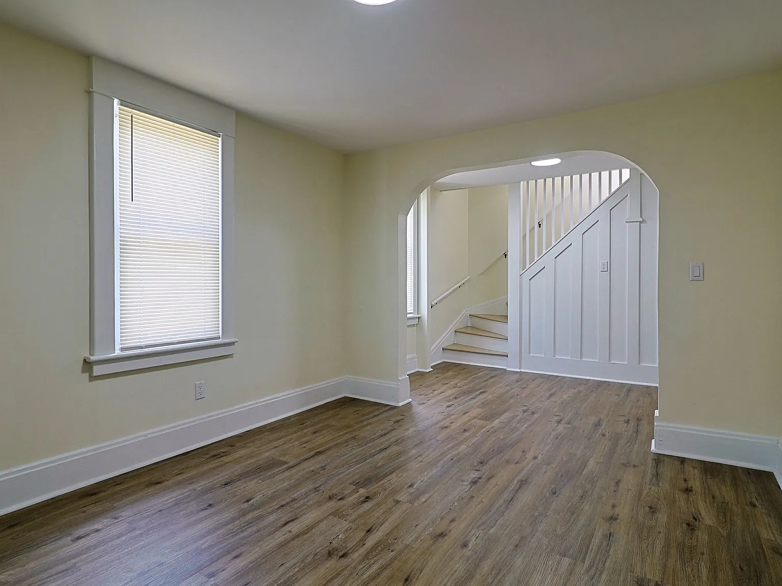 3 bed, 1.5 bath, 1300 sqft, $2,350 — Photo 2