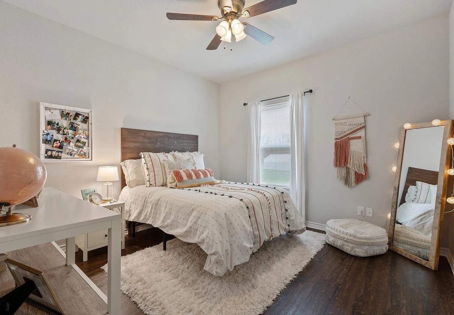 2 bed, 2.5 bath, 1322 sqft, $1,500 — Photo 1