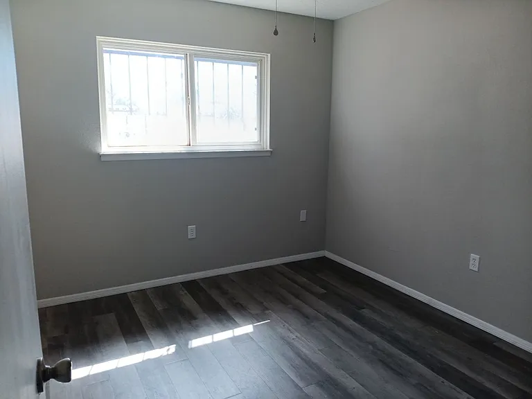 4001 Wellesley Dr NE — Photo 25
