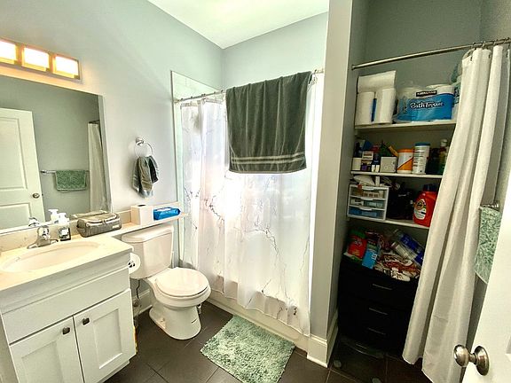 5th image of 717 W Belmont Ave #2R