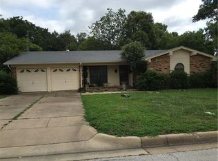 2504 Denbury Dr, Fort Worth, TX 76133