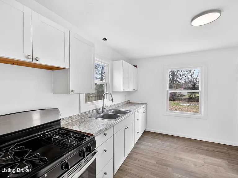418 W Southside Ct — Photo 8