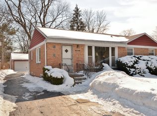 2439 Robincrest Ln, Glenview, IL 60025