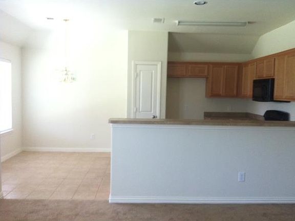 3rd image of 921 Villa Paloma Blvd