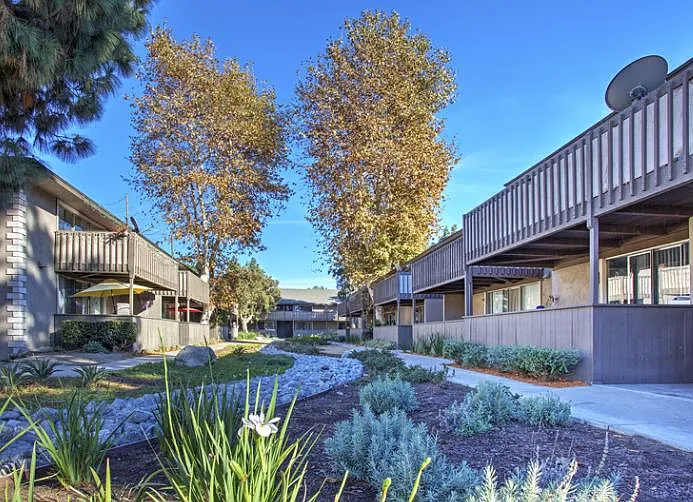 Pine Lake Apartments — Photo 3