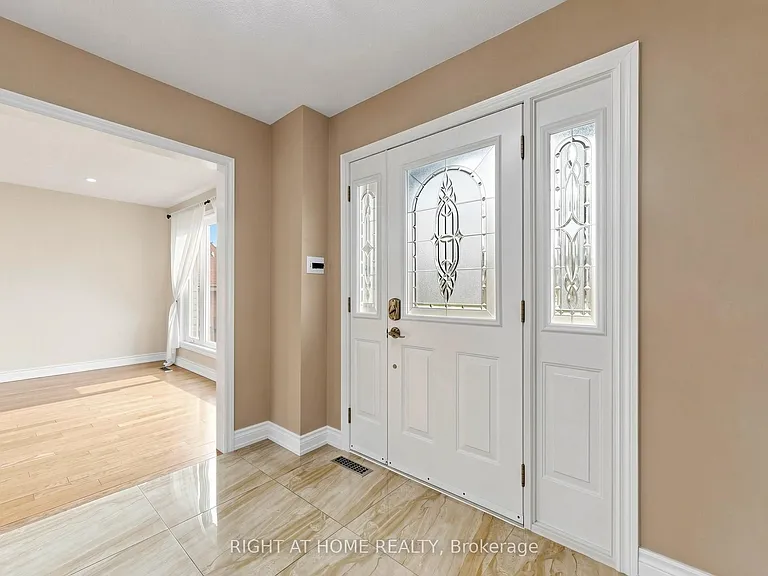 86 Howlett Ave — Photo 5