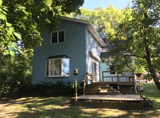 2768 Fox Grove Dr, Waterford, WI 53185