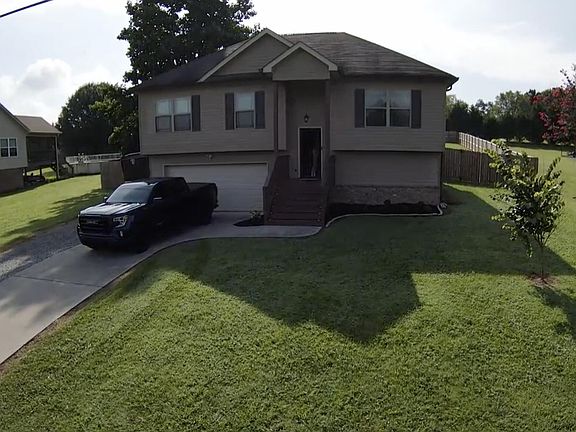 2nd image of 529 Brooklawn Trl SE