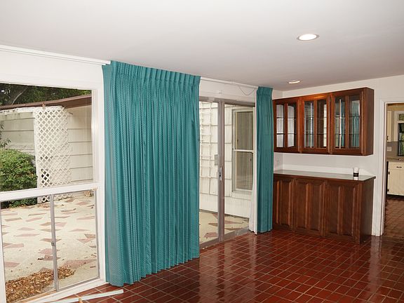 5th image of 100 Coventry Ln