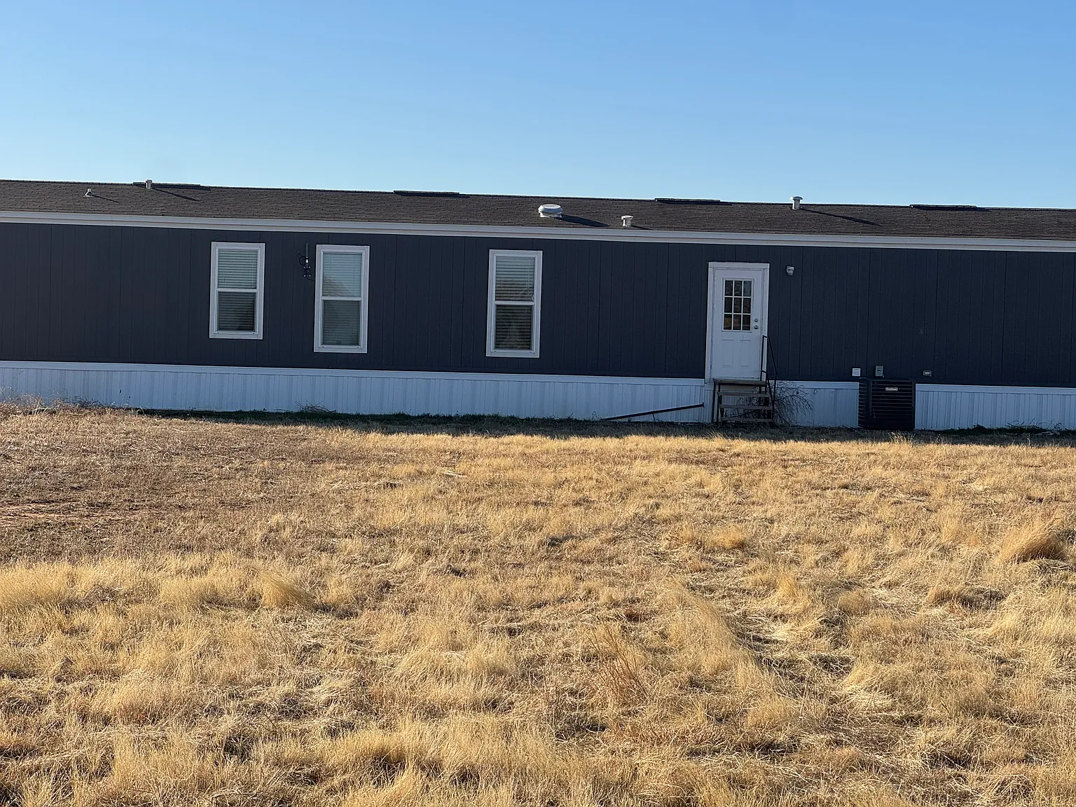 3 bed, 1200 sqft, $1,300 — Photo 2