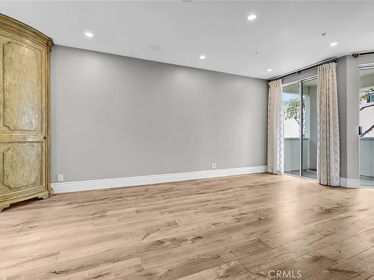2101 E 15th St — Photo 3