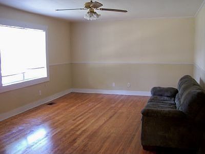 2nd image of 916 Park Ave