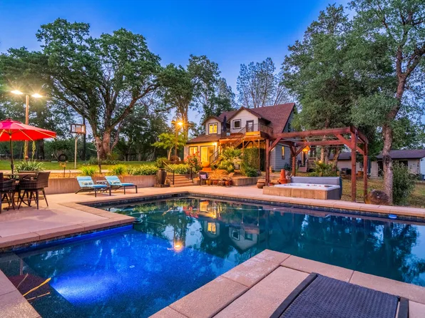 9128 Sugarloaf Dr, Redding, CA 96001