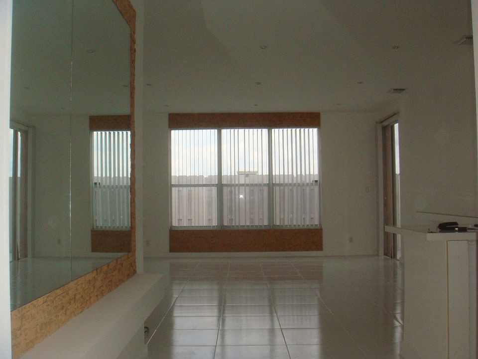 1st image of 21300 NE 8th Ct APT 3