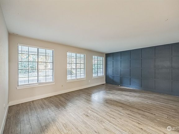 5th image of 2207 33rd Avenue SE