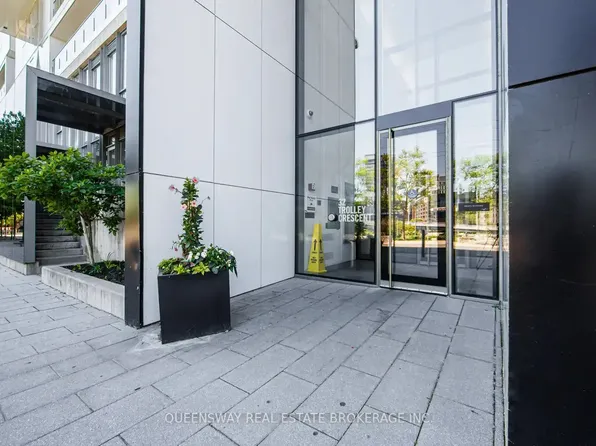 32 Trolley Cres #1014, Toronto, ON M5A 0E8
