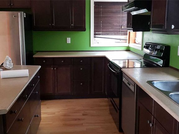 3rd image of 247 Alderbrae Ave
