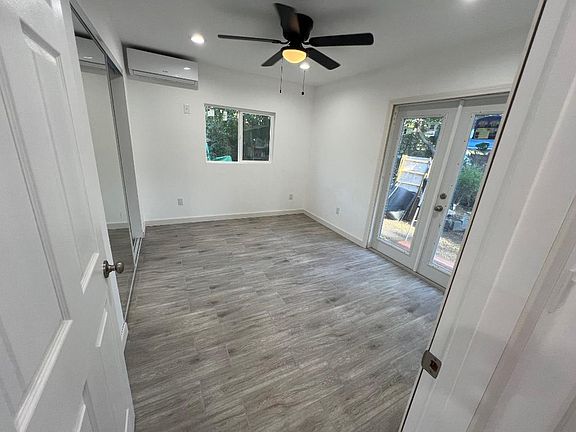 5th image of 23532 Collins St #1/2