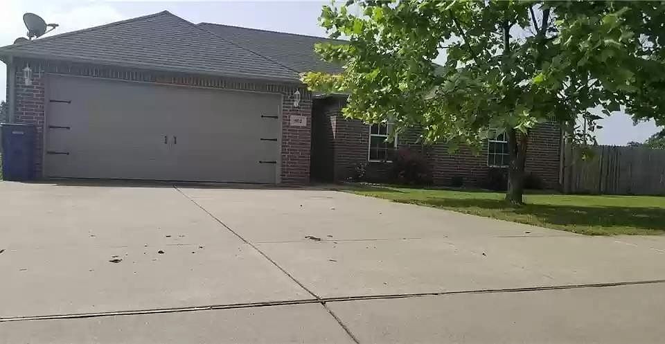 1st image of 802 Ash Ct