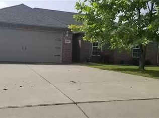 802 Ash Ct, Siloam Springs, AR 72761