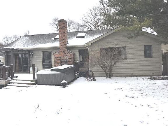 2nd image of 34050 N Hickory Ave