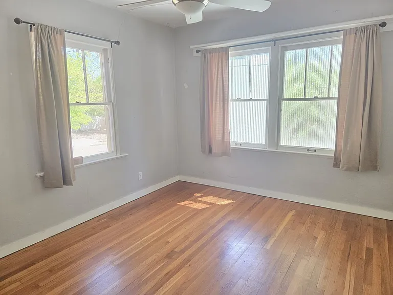 1406 E Earll Dr — Photo 17