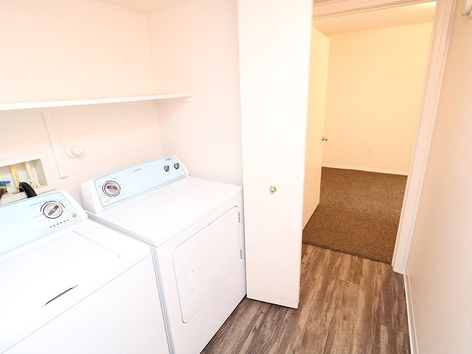 Washer and dryer hookups available