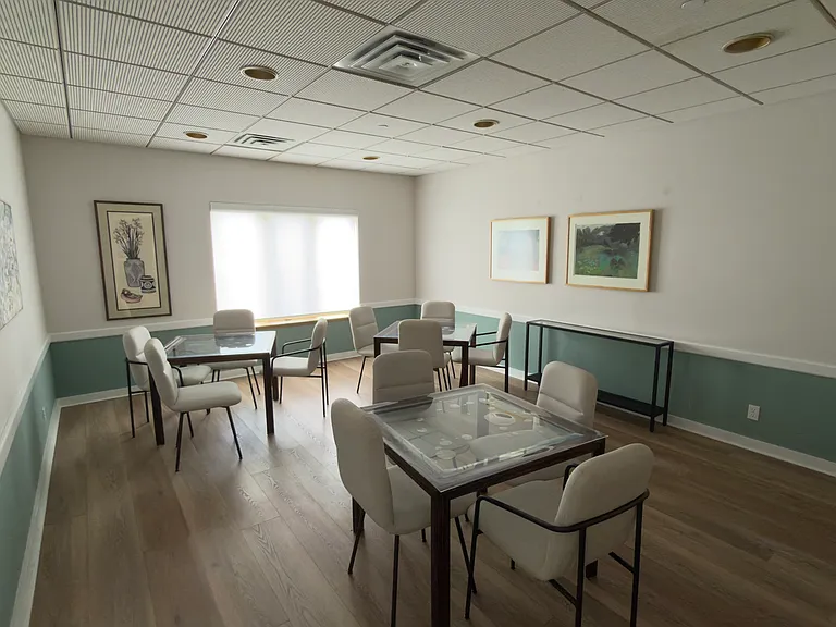 Chelsea Condos — Photo 81
