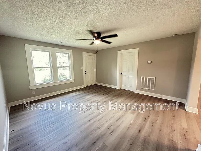 427 Adamson Ave — Photo 4