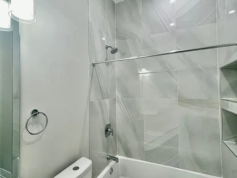 2158 W 18th St #7 — Photo 4