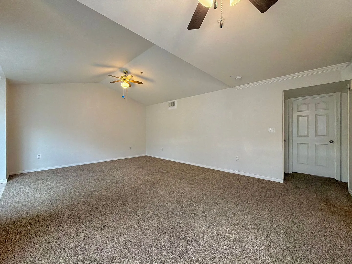 Spacious 2 Bed / 2 Bath Condo with Private Balcony in Austin, TX — Photo 4