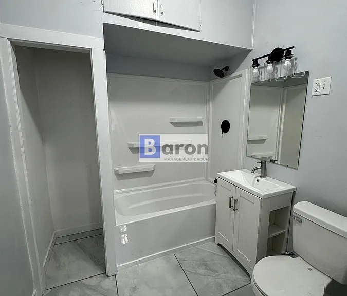 214 Altgeld St — Photo 3
