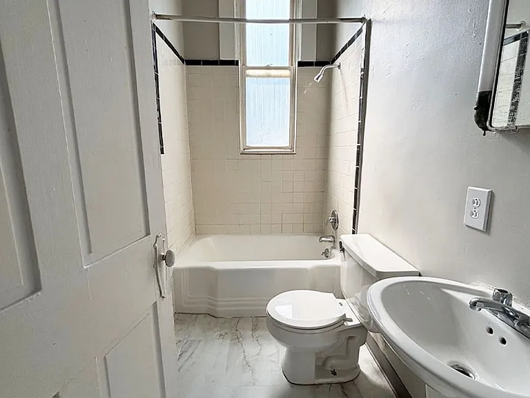 3300 Jefferson Ave — Photo 13