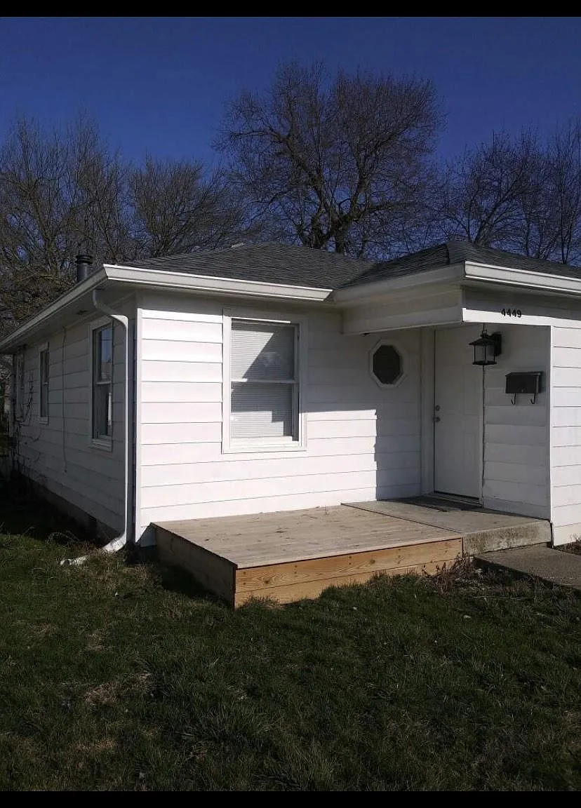 4449 Kingsley Dr — Photo 1