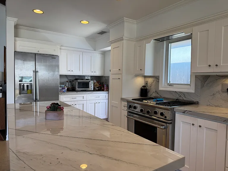 1740 Mathews Ave — Photo 9