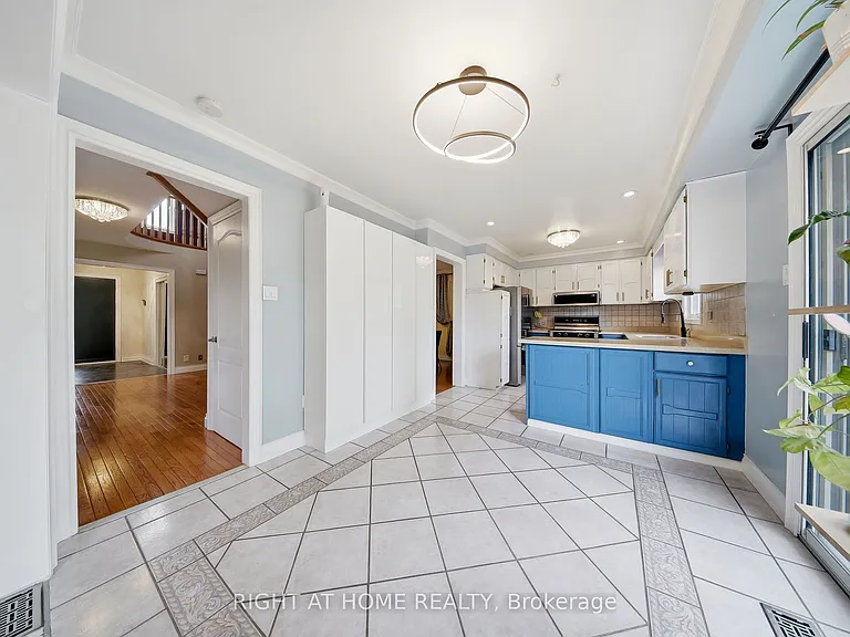 29 Sunforest Dr — Photo 20