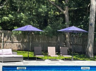 17 Columbine Ave S, Hampton Bays, NY 11946