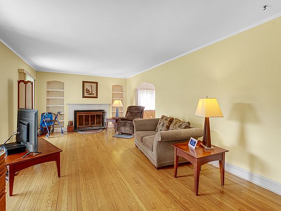 5th image of 3704 S State St