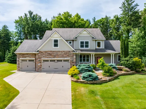 7585 Oakwood Ave, Kalamazoo, MI 49009