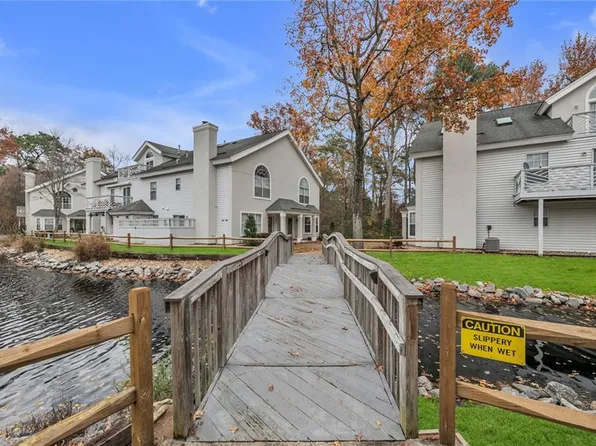 517 Seahorse Run, Chesapeake, VA 23320