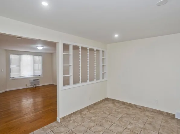 181 State St, Ludlow, MA 01056