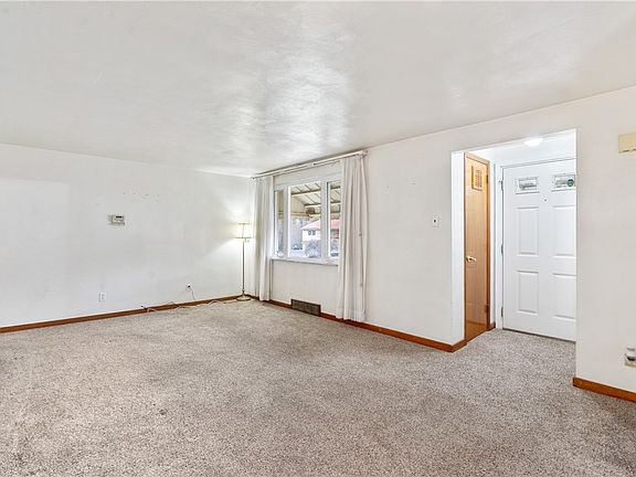 3rd image of 5223 Woodland Dr