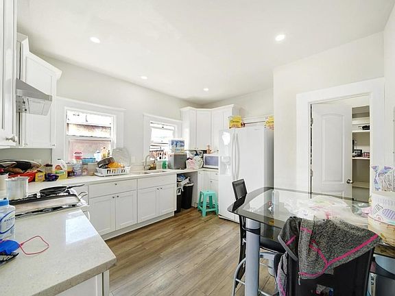 5th image of 7514 Krause Ave #7514