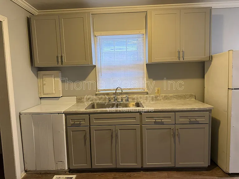 1416 Rosewood Ave — Photo 12