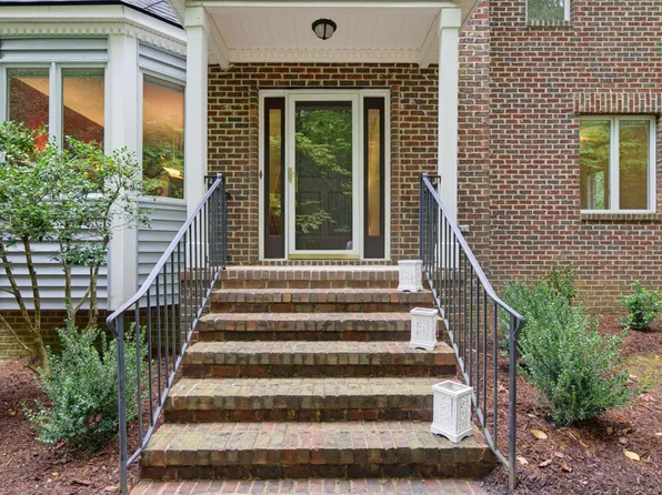 1105 Erins Way Ln, Raleigh, NC 27614