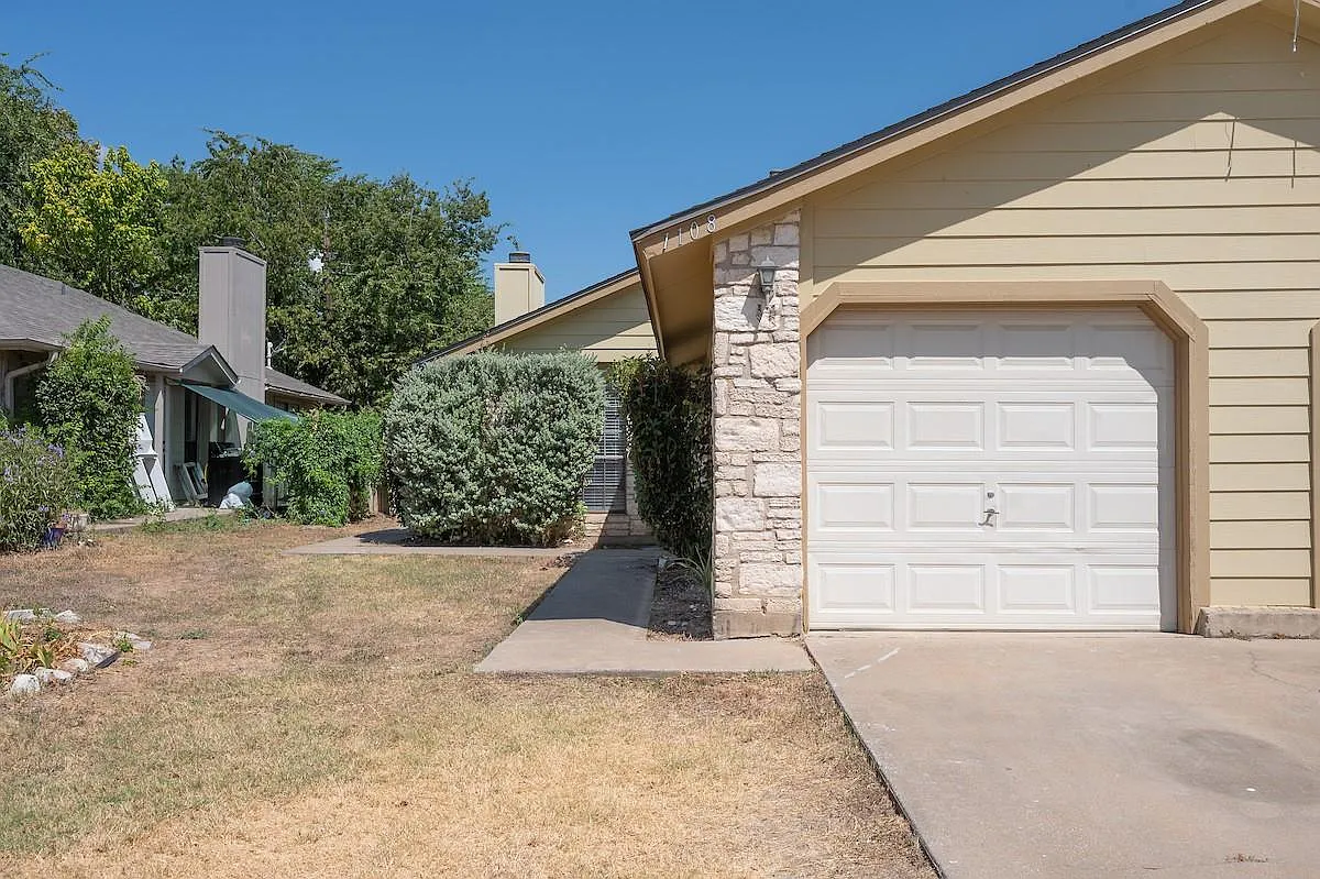 3 bed, 2.0 bath, 991 sqft, $1,550 — Photo 2