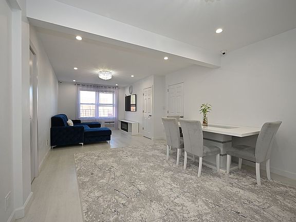 4th image of 10025 Queens Blvd