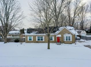 23630 Deanhurst St, Clinton Township, MI 48035